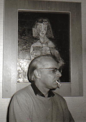 Photographie de l'artiste vers 1968 avec son tableau « Femme acrobate »,